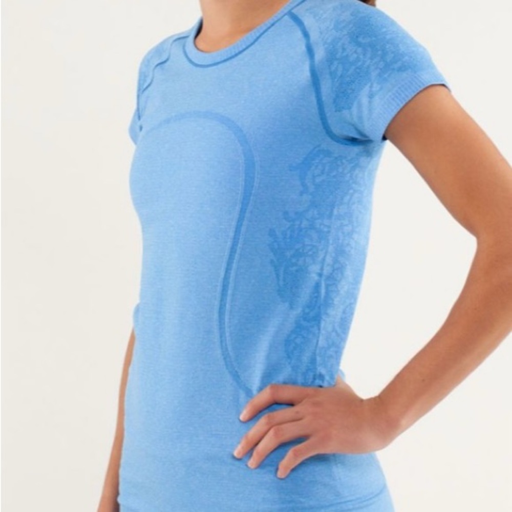 Lululemon sz 6 Beaming Blue Lace Run Swiftly short sleeve top
